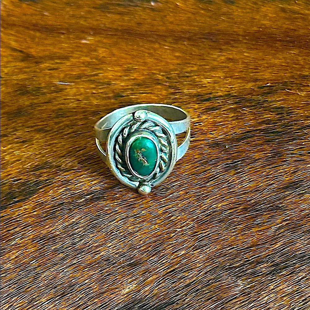 Vintage Sterling Silver & Turquoise Ring